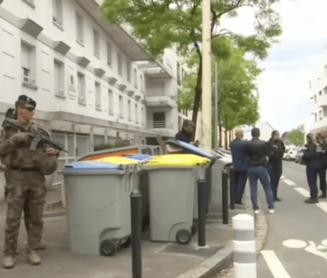 Attaque au couteau à Nantes : un lycéen tue une camarade et fait trois blessés dans son établissement