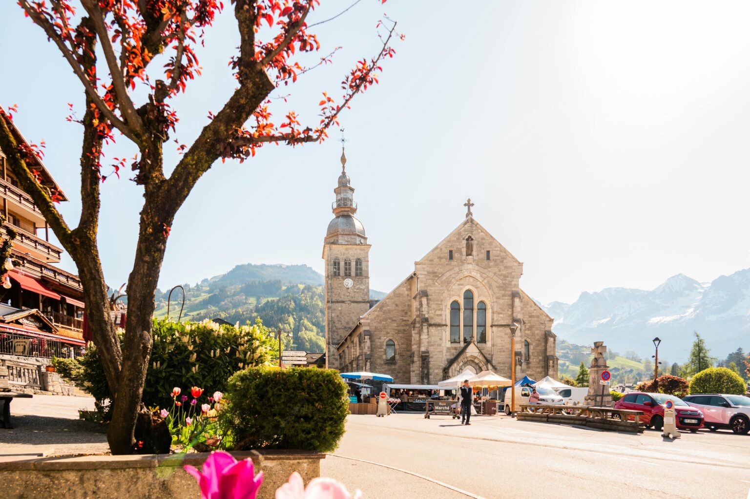 Saint-Antoine-l’Abbaye à la une — et la France face à son passé colonial