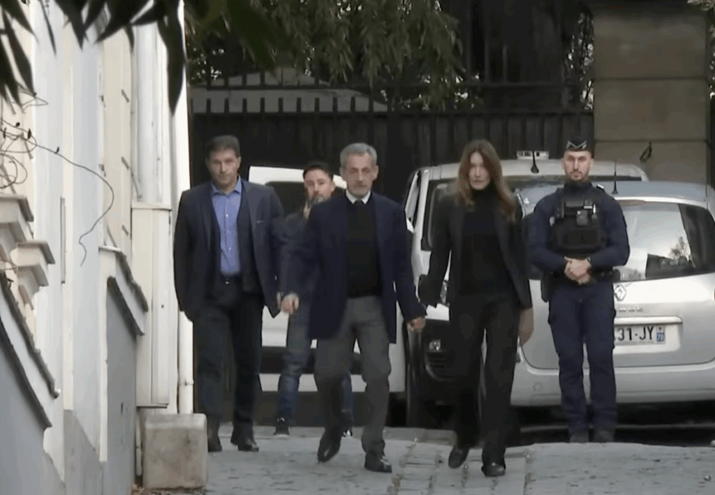 Nicolas Sarkozy incarcéré à la prison de la Santé : une première journée sous tension et une défense qui fait débat