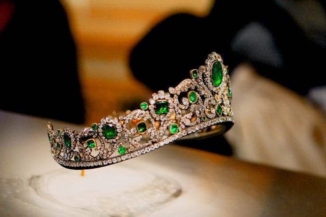 Cambriolage au Louvre : deux suspects arrêtés, un gardien du musée soupçonné de complicité