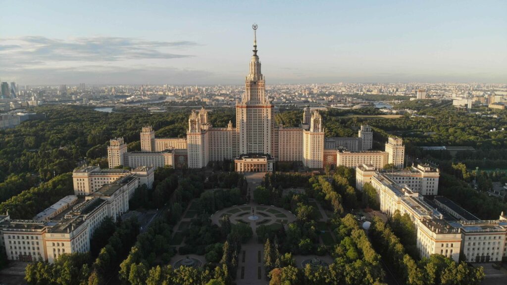 Drone russe abattu près du porte-avions Charles de Gaulle : escalade militaire ou incident maîtrisé ?