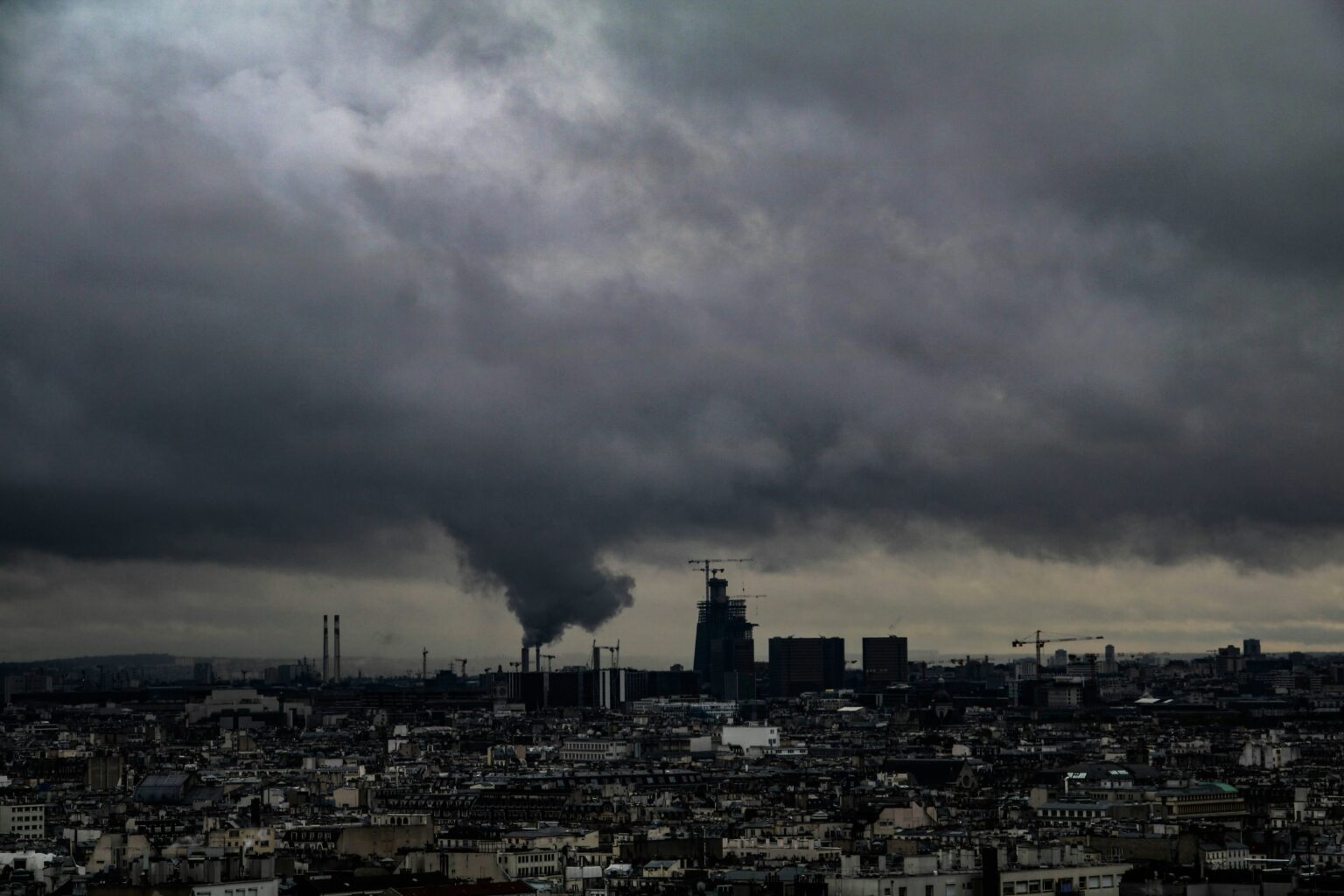 Pollution massive : 84 départements touchés aujourd’hui, particules fines dangereuses, personnes fragiles en danger