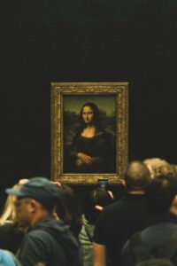 Louvre : deux Allemands interpellés après des dégradations dans la salle de la « Joconde »