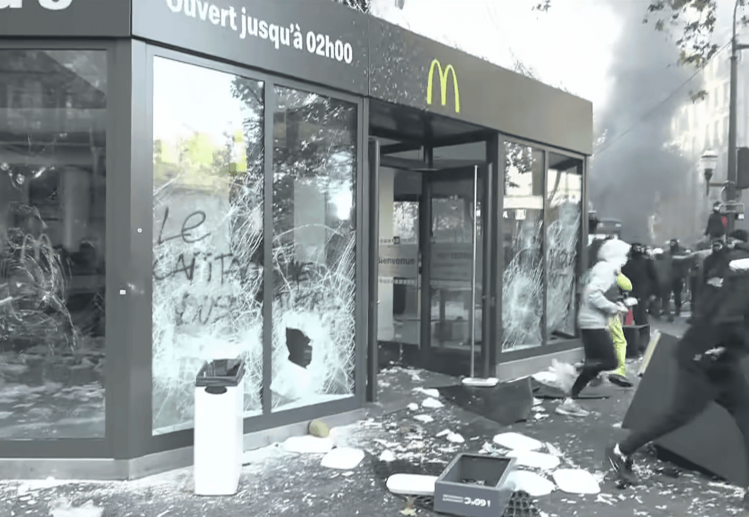 Après les pillages, des commerçants parisiens s’équipent pour le 24octobre : « On veut pouvoir se défendre »
